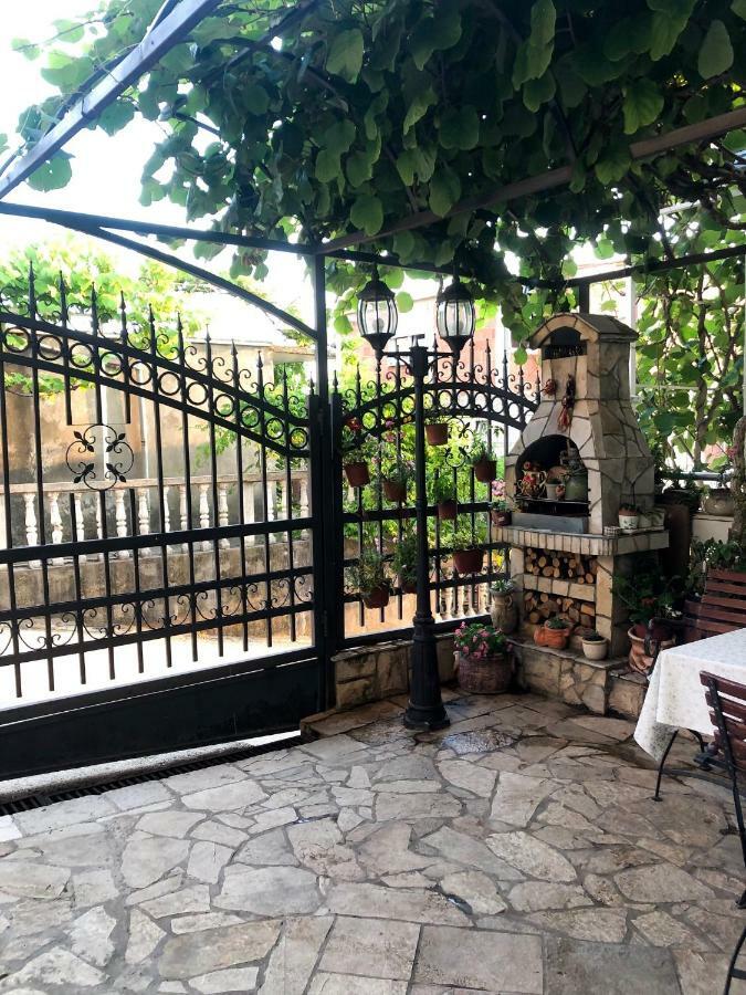 Apartments Moracanin Sutomore Exterior photo