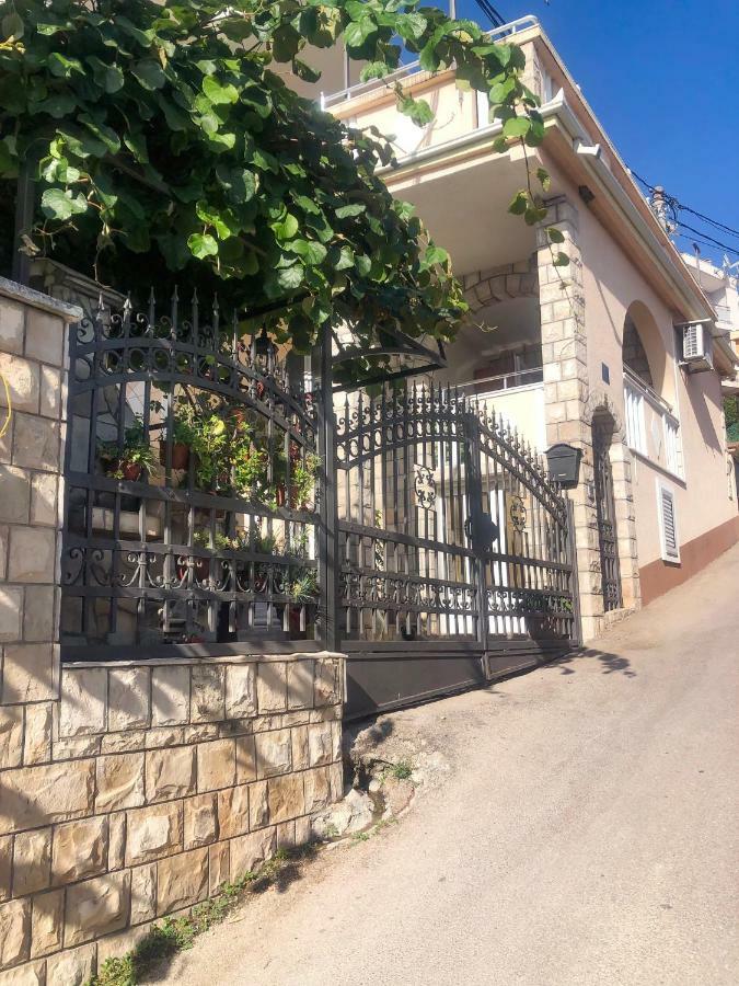 Apartments Moracanin Sutomore Exterior photo